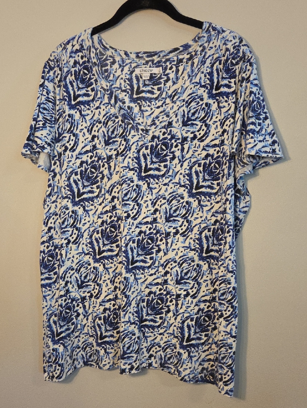 Chico's Short Sleeve V-Neck Tee in Blue and White Floral Print, 4